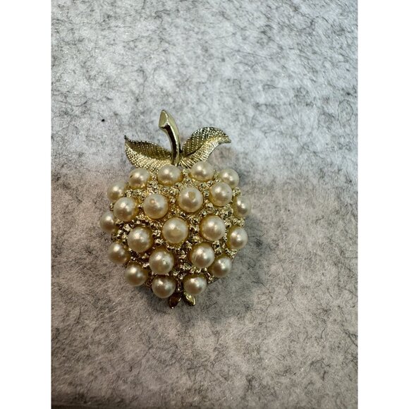 Vintage Gold Tone Brooch With Faux Pearl Apple Design teacher gift - Picture 4 of 8